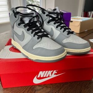 Nike Men's Gray and Black High-Top Sneakers